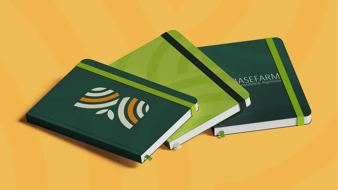 Cadernos com a identidade visual da marca Basefarm, em manual de marca da ROI Digital
